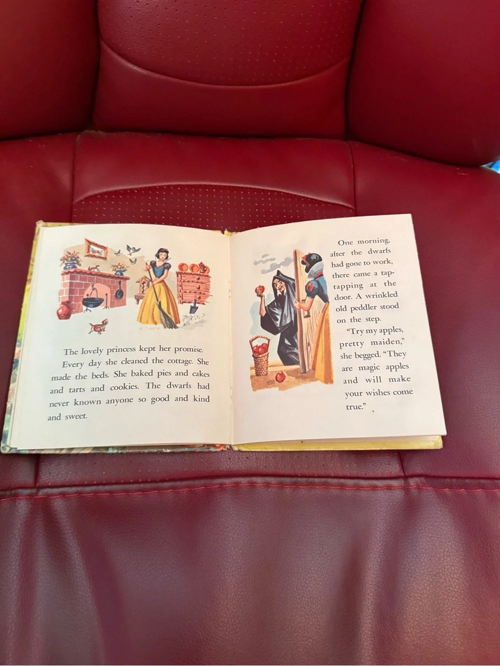 1957 Walt Disney’s Snow White and the Seven Dwarfs Tell-a-tale Whitman Book